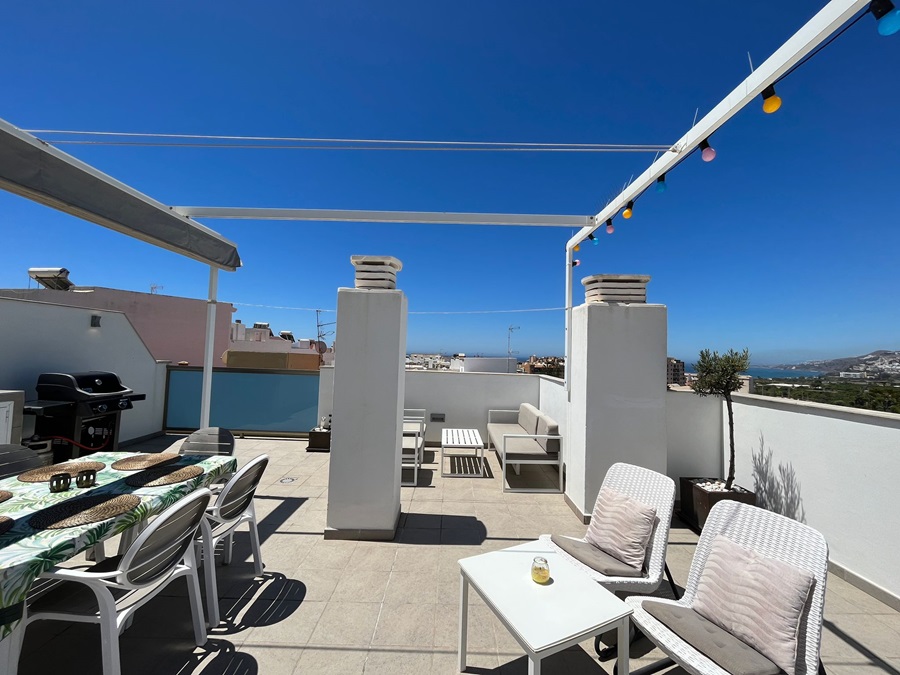 Penthouse in het centrum van Nerja met prachtig zeezicht en jacuzzi
