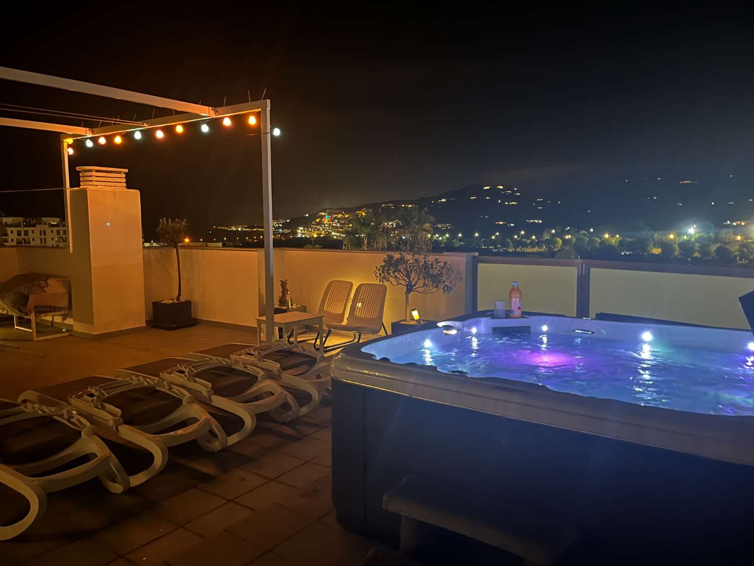 Penthouse in het centrum van Nerja met prachtig zeezicht en jacuzzi