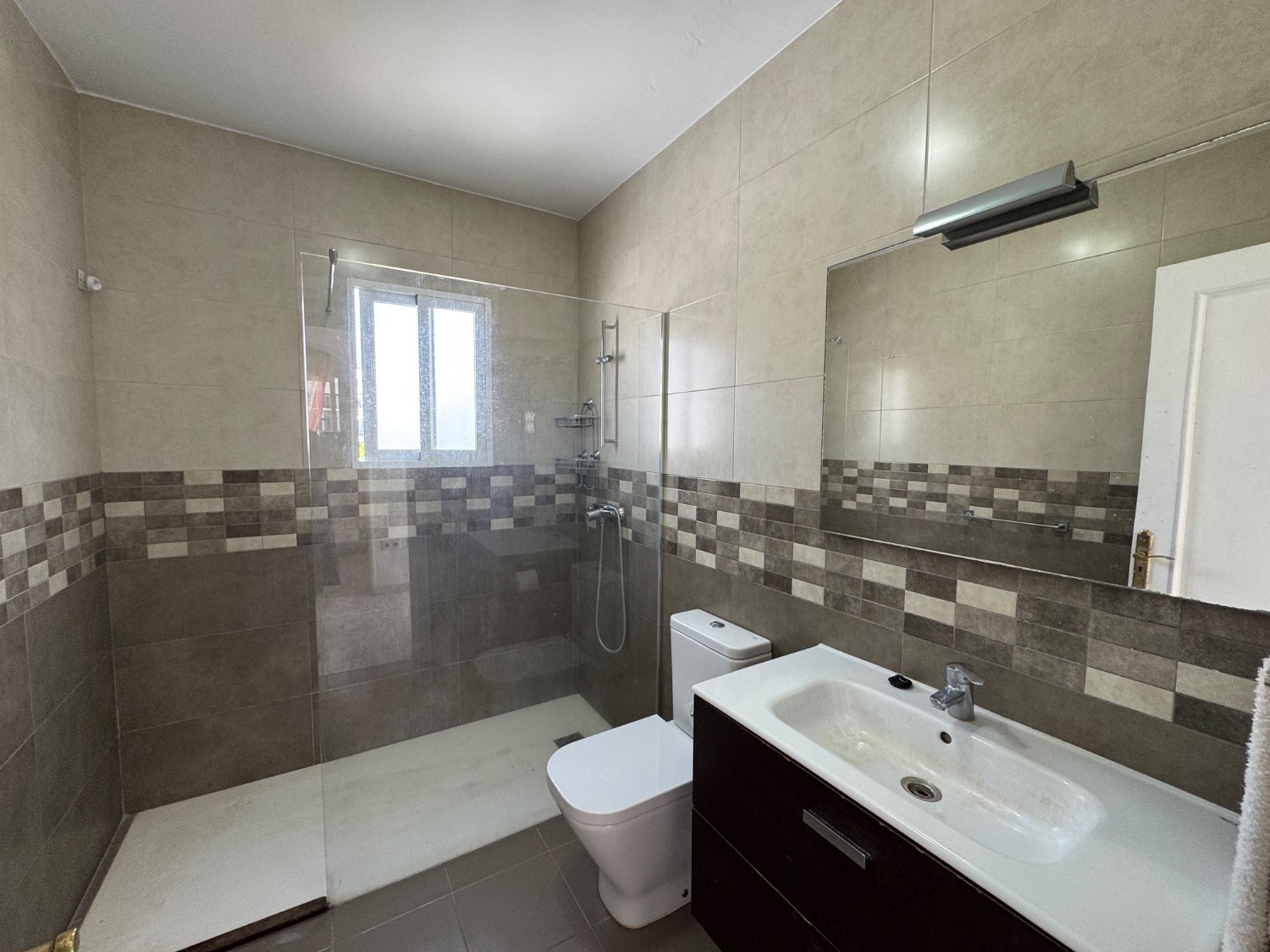 Exclusiva de Villandalux, villa con piscina privada a 500 metros de la playa de Burriana.