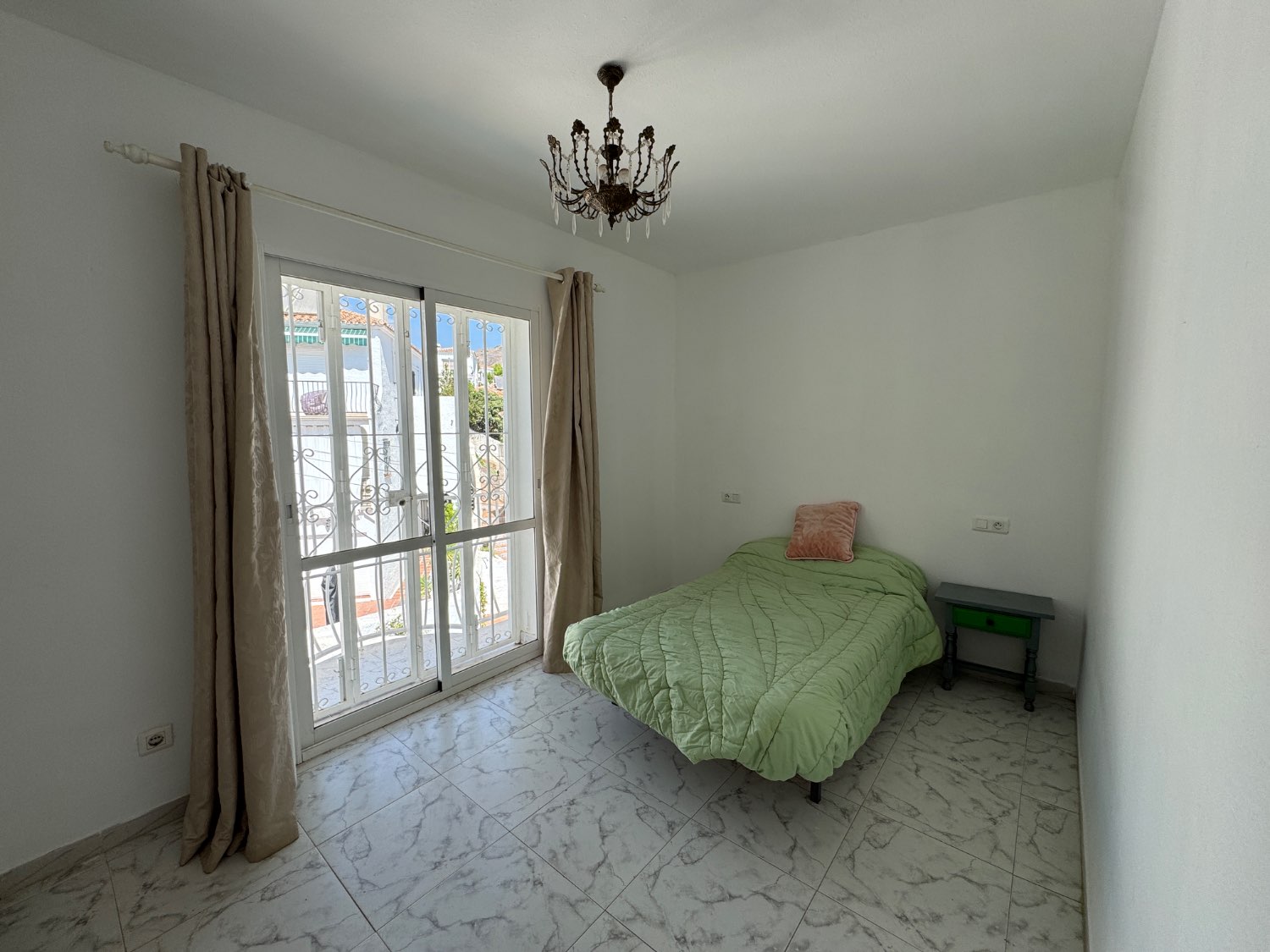 Exclusiva de Villandalux, villa con piscina privada a 500 metros de la playa de Burriana.
