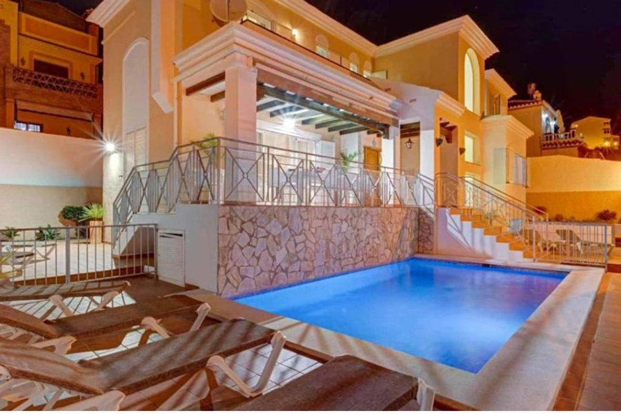 Charming detached villa with private pool in Nerja, near the beach and the center