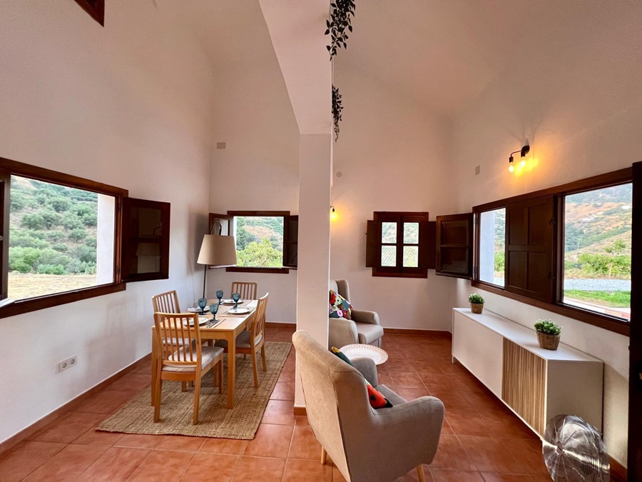 Charmigt renoverat hus på landet med privat pool i Frigiliana