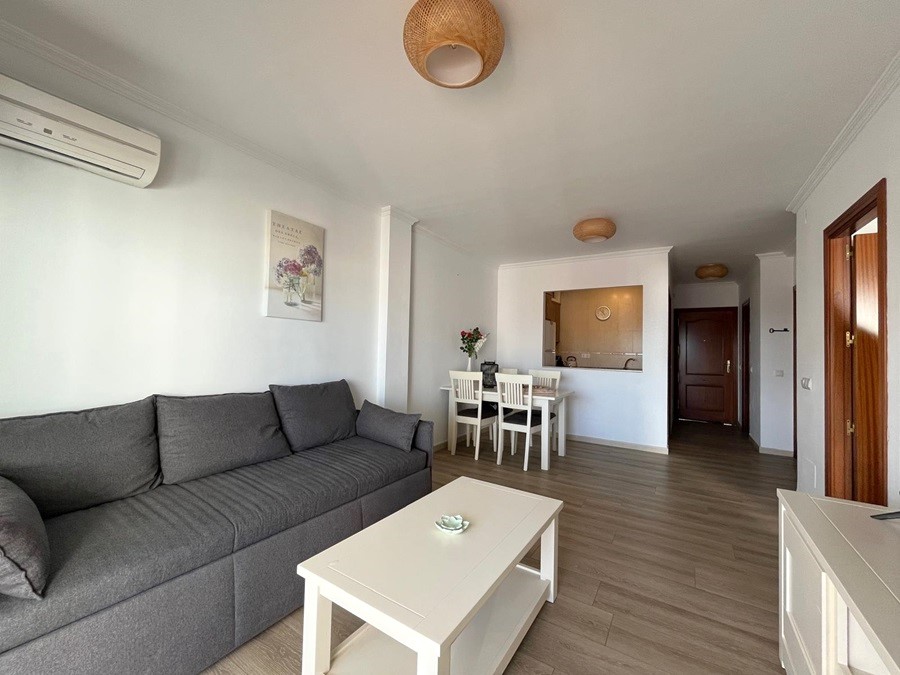 TWEE APPARTEMENTEN, mogelijkheid om er in één te wonen en de ander te verhuren.