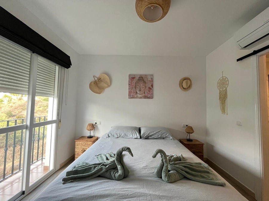 TWEE APPARTEMENTEN, mogelijkheid om er in één te wonen en de ander te verhuren.