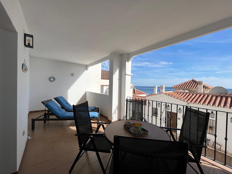 TWEE APPARTEMENTEN, mogelijkheid om er in één te wonen en de ander te verhuren.
