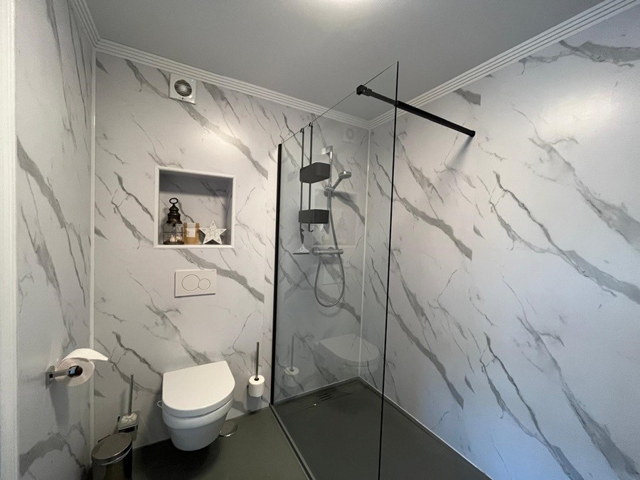 TWEE APPARTEMENTEN, mogelijkheid om er in één te wonen en de ander te verhuren.
