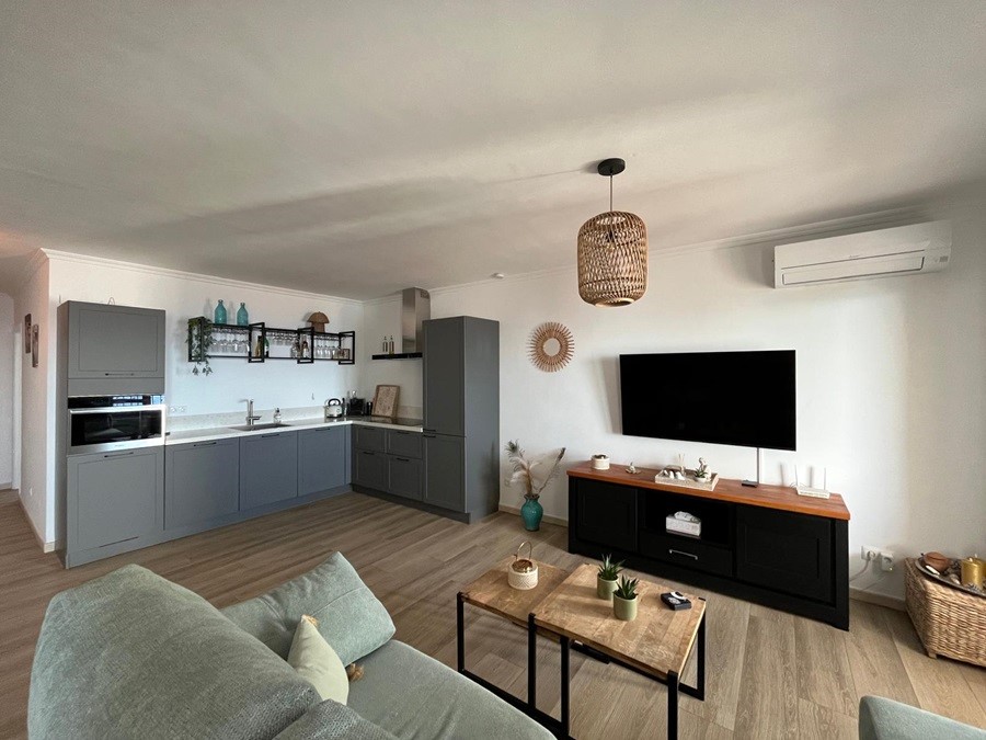 TWEE APPARTEMENTEN, mogelijkheid om er in één te wonen en de ander te verhuren.