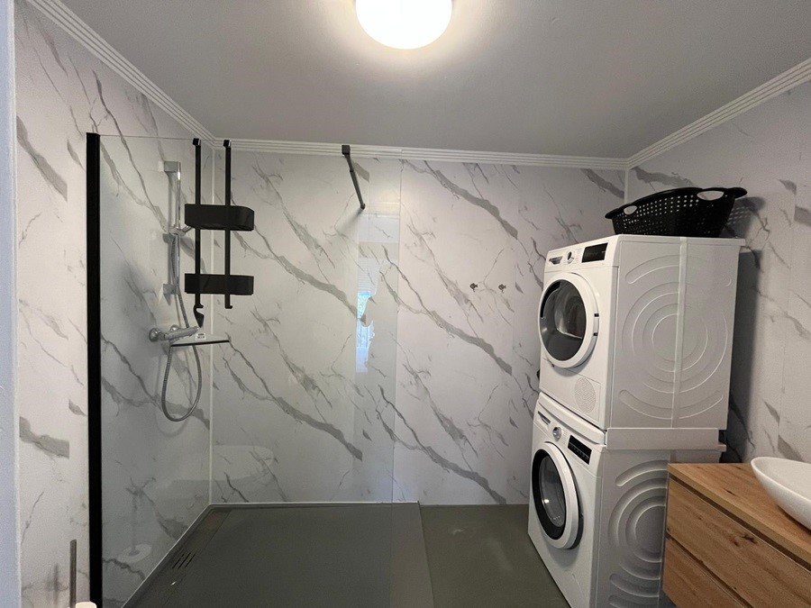 TWEE APPARTEMENTEN, mogelijkheid om er in één te wonen en de ander te verhuren.