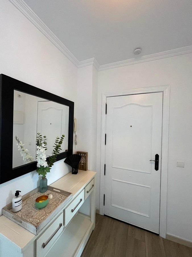 TWEE APPARTEMENTEN, mogelijkheid om er in één te wonen en de ander te verhuren.