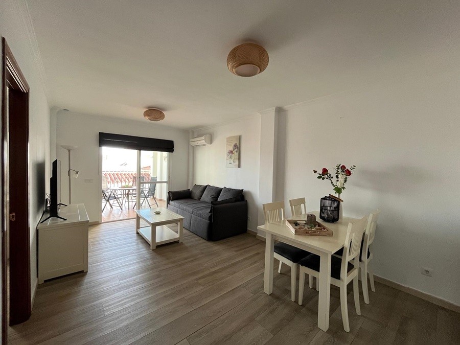 TWEE APPARTEMENTEN, mogelijkheid om er in één te wonen en de ander te verhuren.