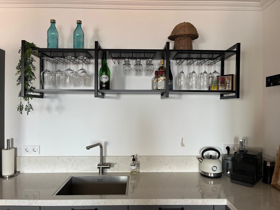 TWEE APPARTEMENTEN, mogelijkheid om er in één te wonen en de ander te verhuren.