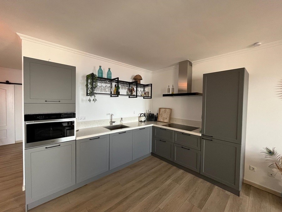 TWEE APPARTEMENTEN, mogelijkheid om er in één te wonen en de ander te verhuren.
