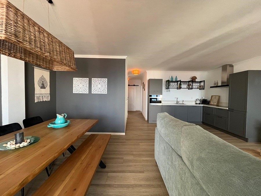 TWEE APPARTEMENTEN, mogelijkheid om er in één te wonen en de ander te verhuren.