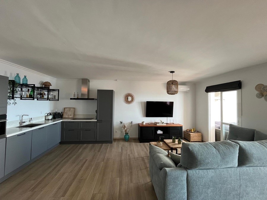 TWEE APPARTEMENTEN, mogelijkheid om er in één te wonen en de ander te verhuren.