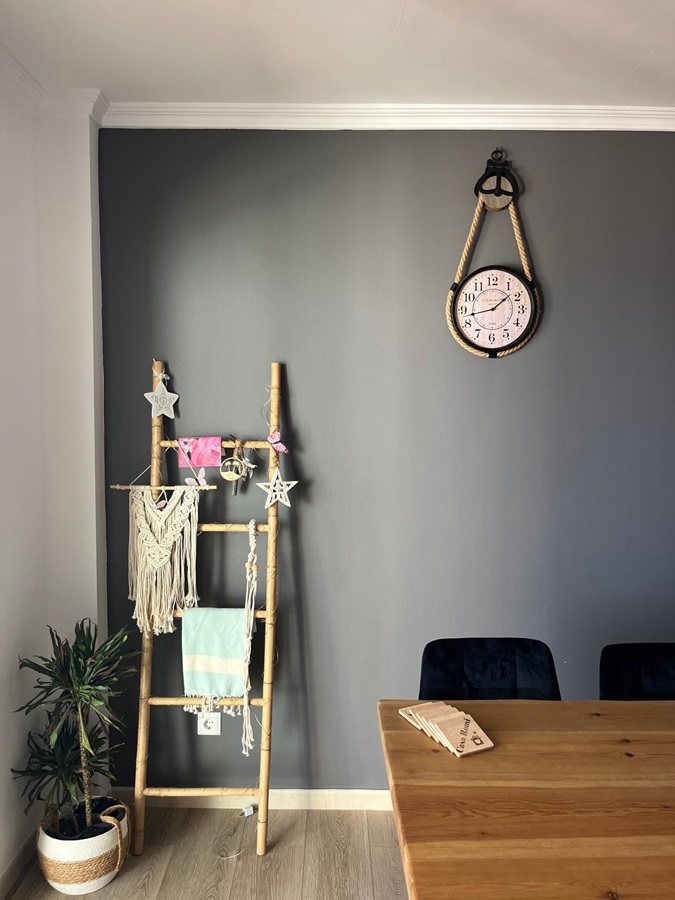 TWEE APPARTEMENTEN, mogelijkheid om er in één te wonen en de ander te verhuren.