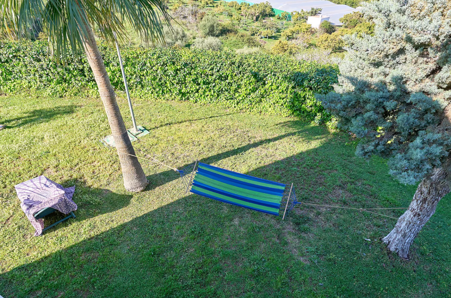 Mooi en licht hoekhuis met uitzicht op zee en 2 slaapkamers in Torrox Park in Torrox met gemeenschappelijk zwembad voor een heerlijke strandvakantie .