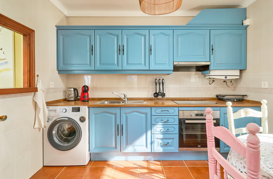 Mooi en licht hoekhuis met uitzicht op zee en 2 slaapkamers in Torrox Park in Torrox met gemeenschappelijk zwembad voor een heerlijke strandvakantie .