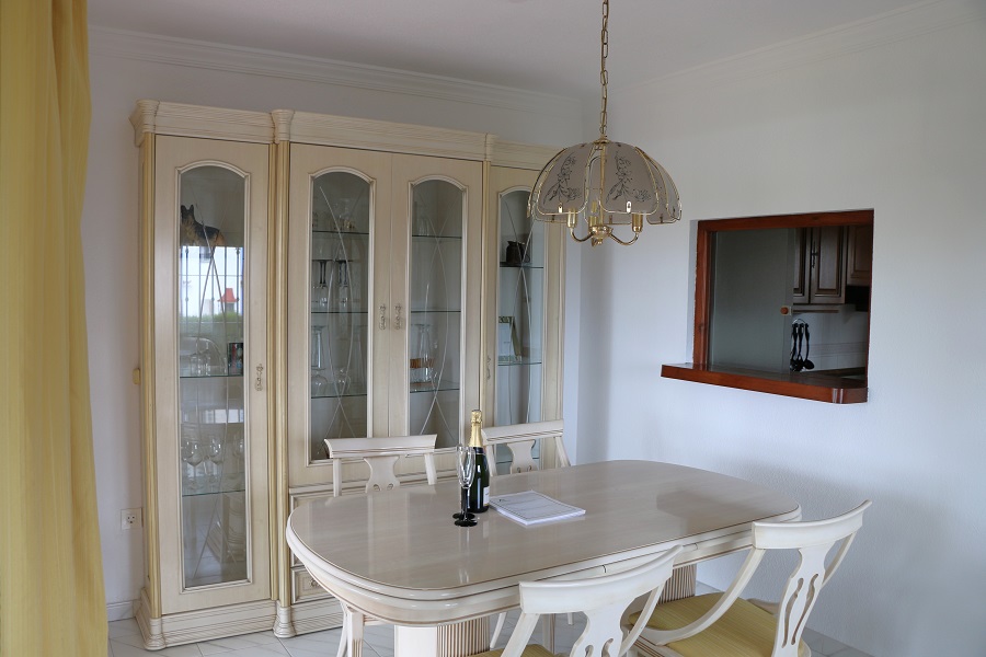 Mooi en licht hoekhuis met uitzicht op zee en 2 slaapkamers in Torrox Park in Torrox met gemeenschappelijk zwembad voor een heerlijke strandvakantie .
