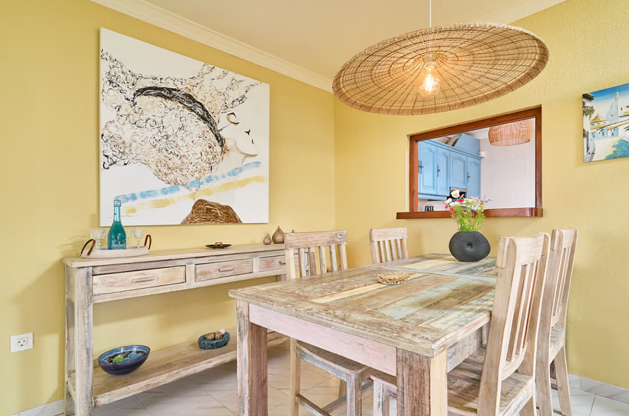 Mooi en licht hoekhuis met uitzicht op zee en 2 slaapkamers in Torrox Park in Torrox met gemeenschappelijk zwembad voor een heerlijke strandvakantie .