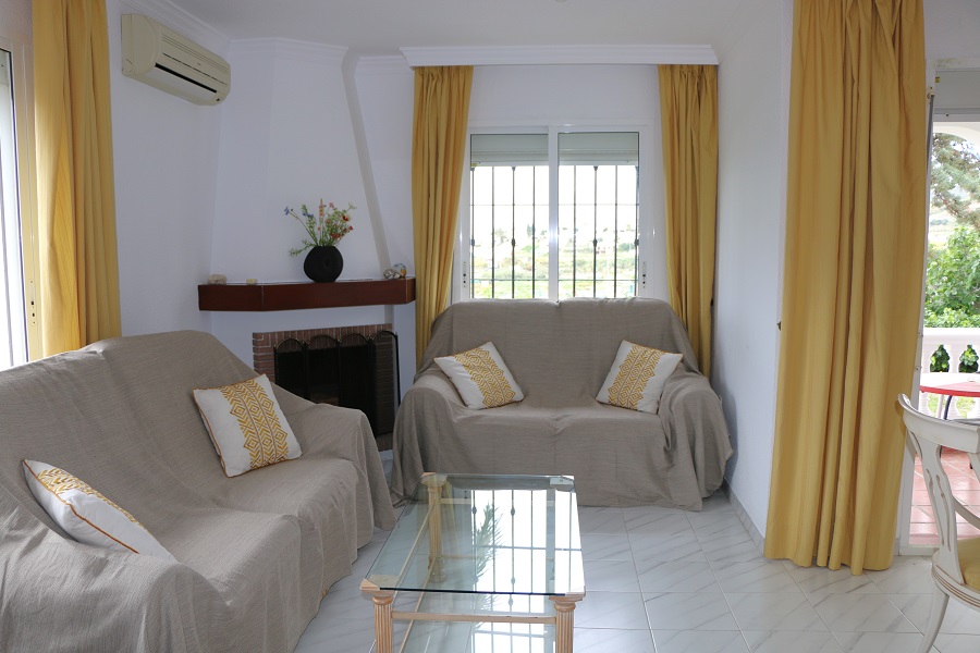 Mooi en licht hoekhuis met uitzicht op zee en 2 slaapkamers in Torrox Park in Torrox met gemeenschappelijk zwembad voor een heerlijke strandvakantie .