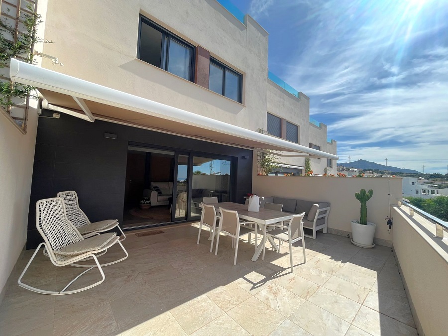 Lussuosamente rifinita spaziosa casa a schiera a Fuente del Baden, Nerja