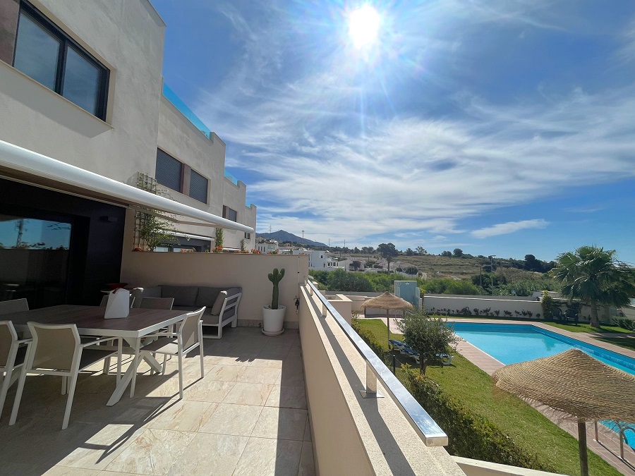 Lussuosamente rifinita spaziosa casa a schiera a Fuente del Baden, Nerja