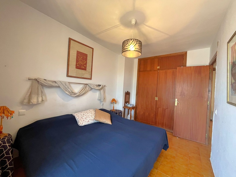 Amplia casa adosada orientada al sur con piscina comunitaria en Almijara II Sur