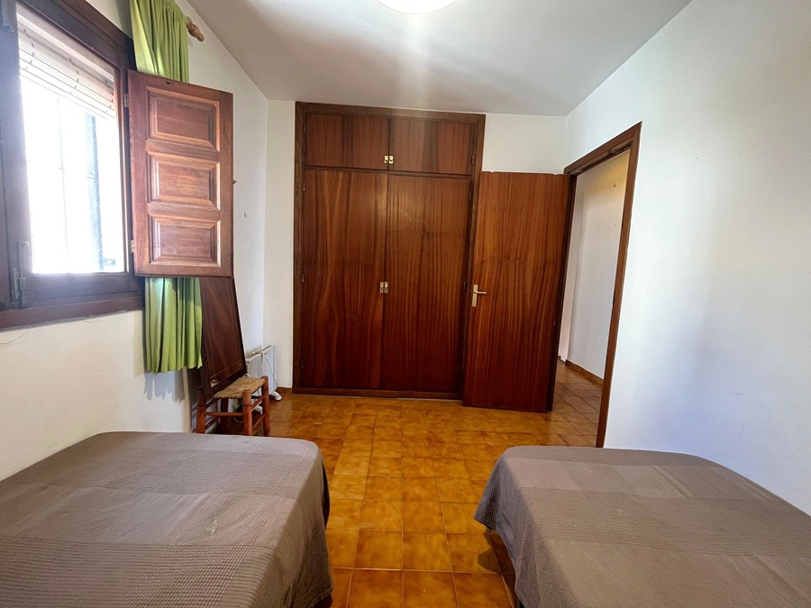 Amplia casa adosada orientada al sur con piscina comunitaria en Almijara II Sur