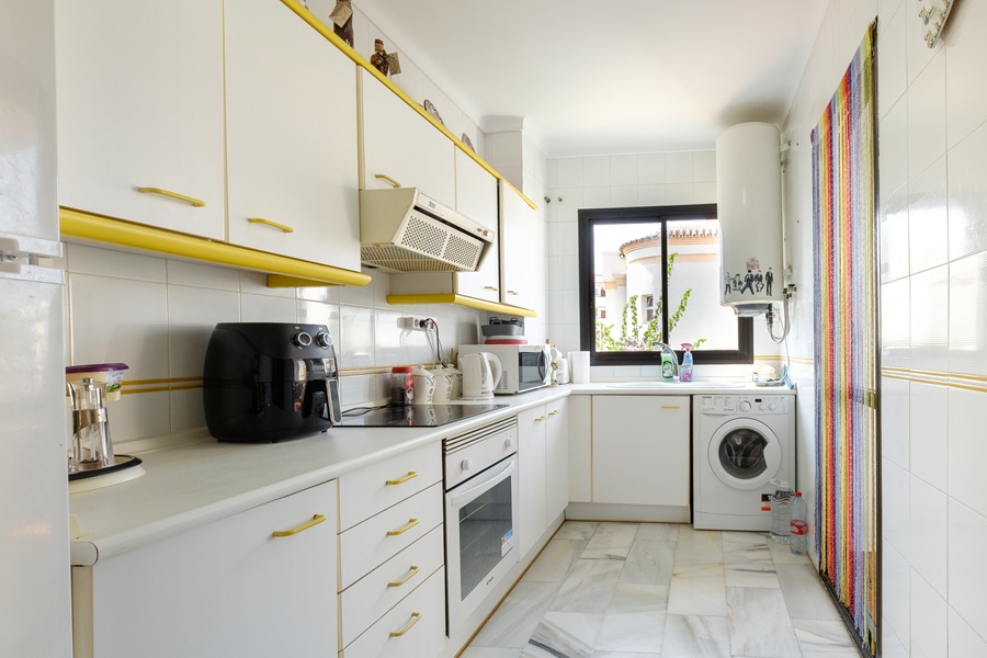 Precioso apartamento con amplia terraza y piscina comunitaria en la zona del Parador