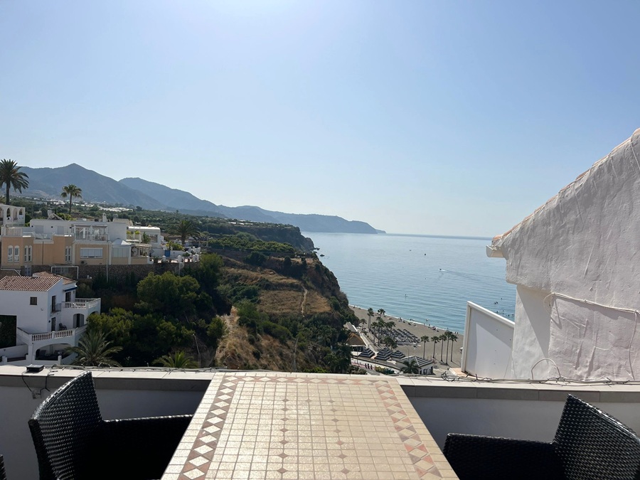 Exclusiva propiedad con vistas de ensueño al mar y la montaña en Capistrano Playa, Nerja