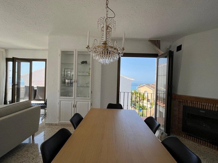 Exclusiva propiedad con vistas de ensueño al mar y la montaña en Capistrano Playa, Nerja