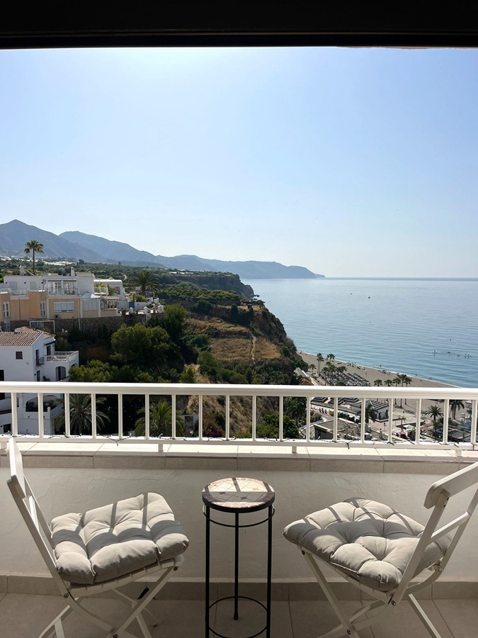 Exclusiva propiedad con vistas de ensueño al mar y la montaña en Capistrano Playa, Nerja