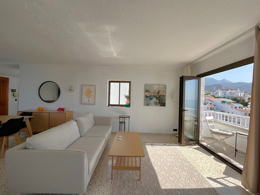 Exclusiva propiedad con vistas de ensueño al mar y la montaña en Capistrano Playa, Nerja