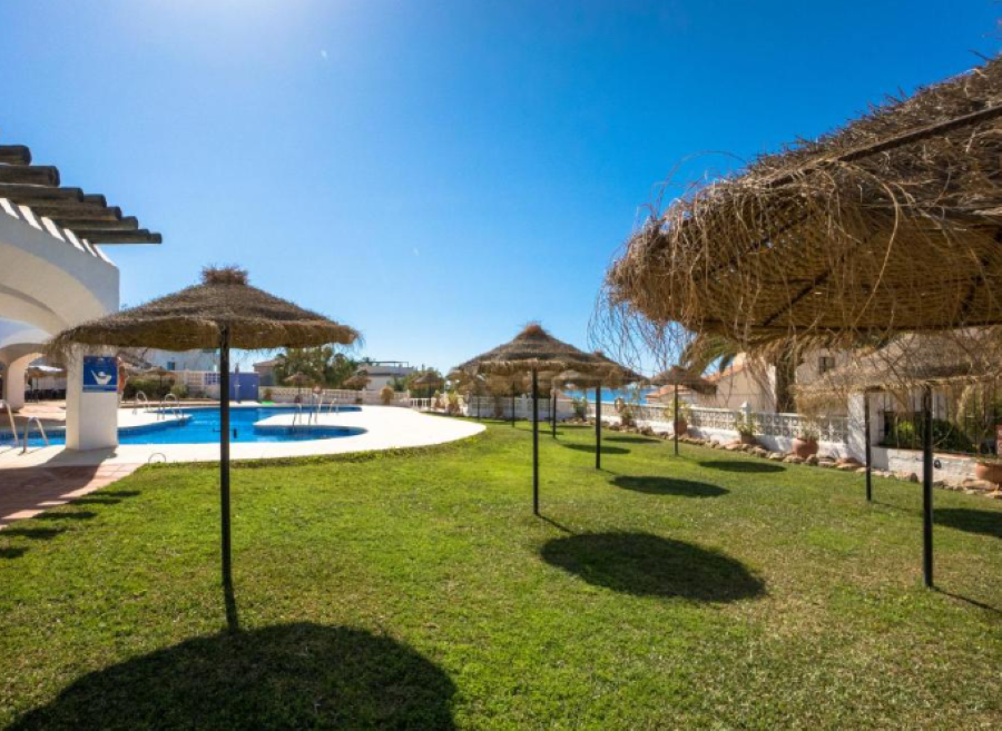 Exclusiva propiedad con vistas de ensueño al mar y la montaña en Capistrano Playa, Nerja
