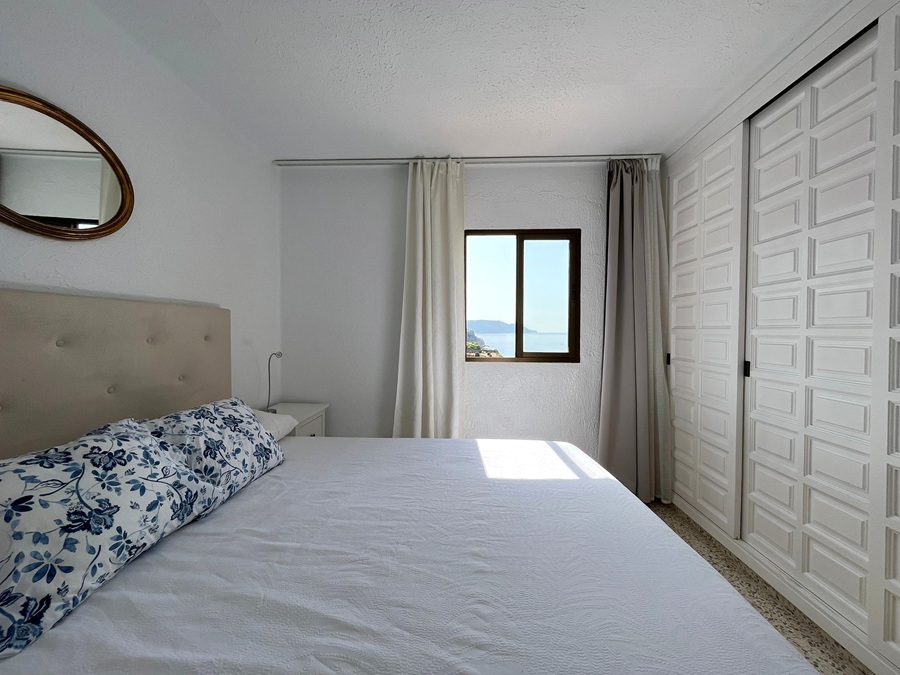 Exclusiva propiedad con vistas de ensueño al mar y la montaña en Capistrano Playa, Nerja