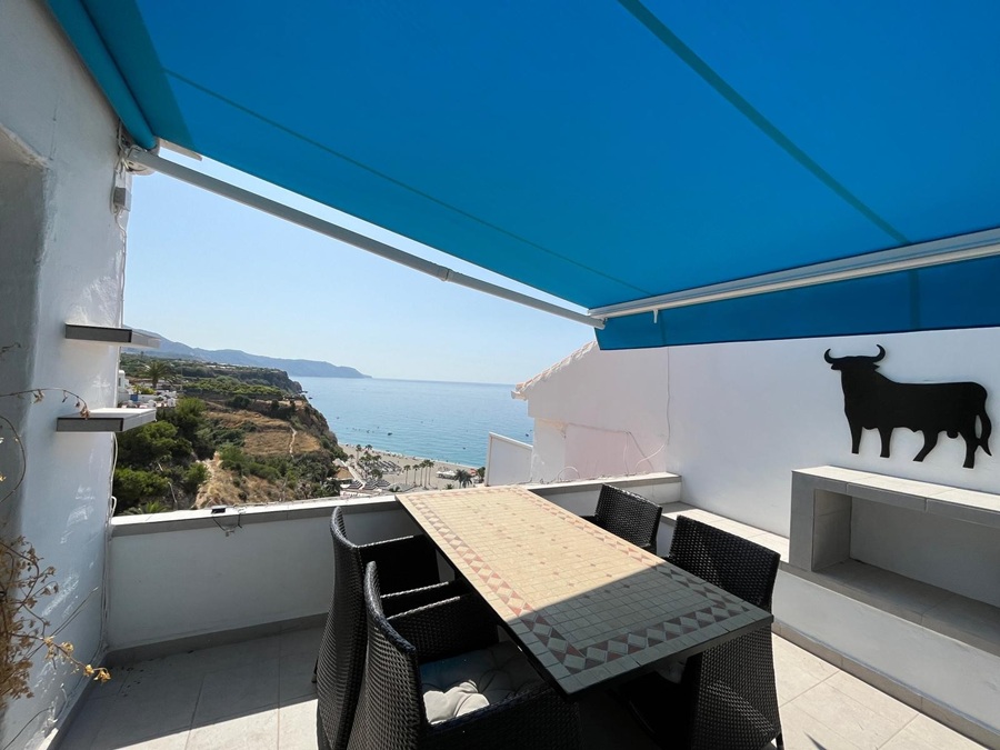 Exclusiva propiedad con vistas de ensueño al mar y la montaña en Capistrano Playa, Nerja