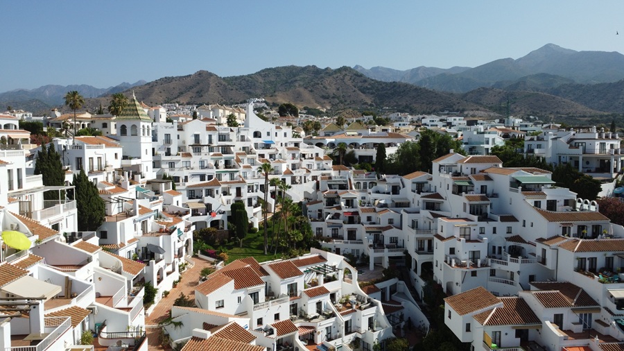 Exclusiva propiedad con vistas de ensueño al mar y la montaña en Capistrano Playa, Nerja