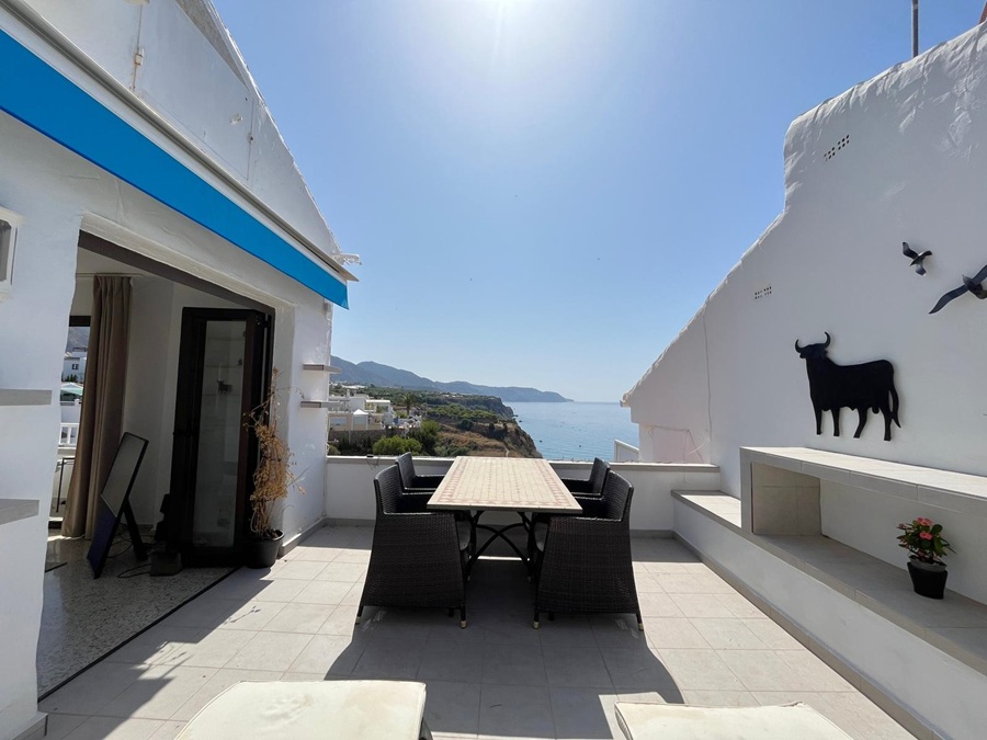 Exclusiva propiedad con vistas de ensueño al mar y la montaña en Capistrano Playa, Nerja