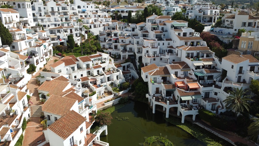 Exclusiva propiedad con vistas de ensueño al mar y la montaña en Capistrano Playa, Nerja