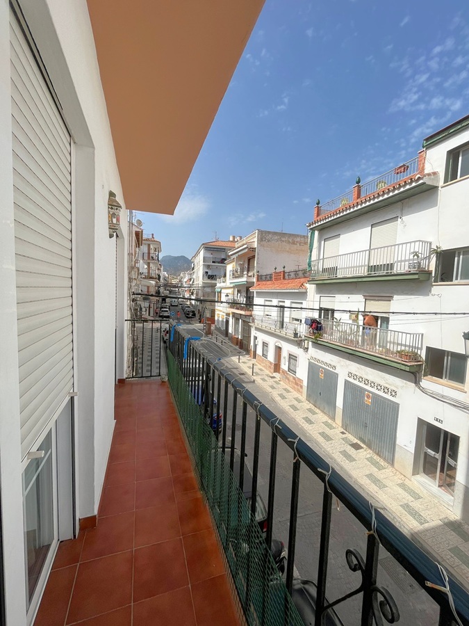 Encantador piso de 3 dormitorios en el corazón de Nerja – ¡todo a mano y sin necesidad de coche!