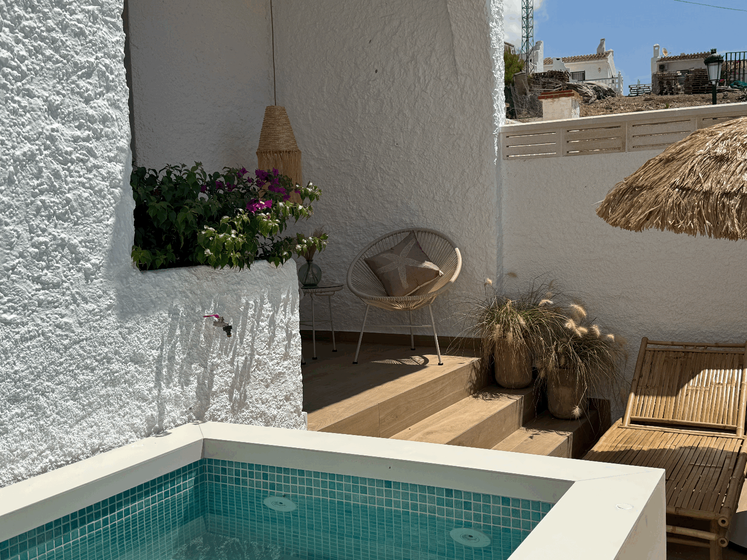 Proprietà ristrutturata con piscina privata in una posizione privilegiata a Nerja, a 500 metri dalla spiaggia di Burriana