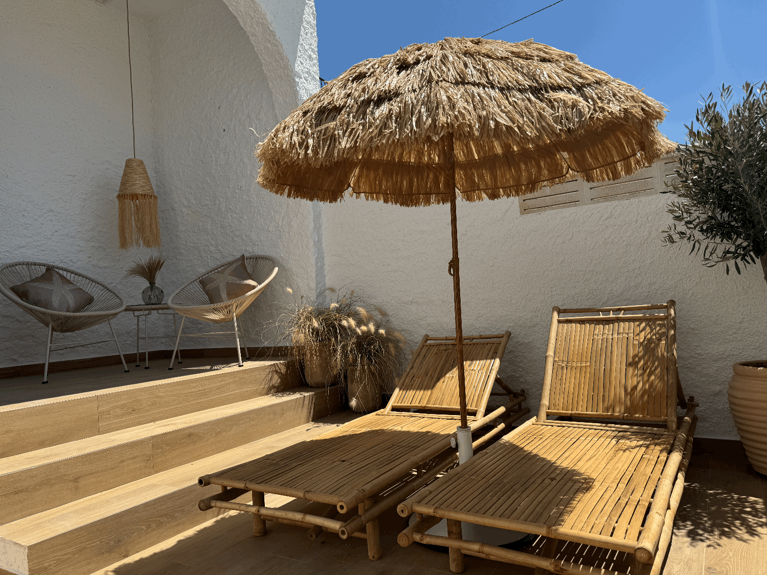 Proprietà ristrutturata con piscina privata in una posizione privilegiata a Nerja, a 500 metri dalla spiaggia di Burriana