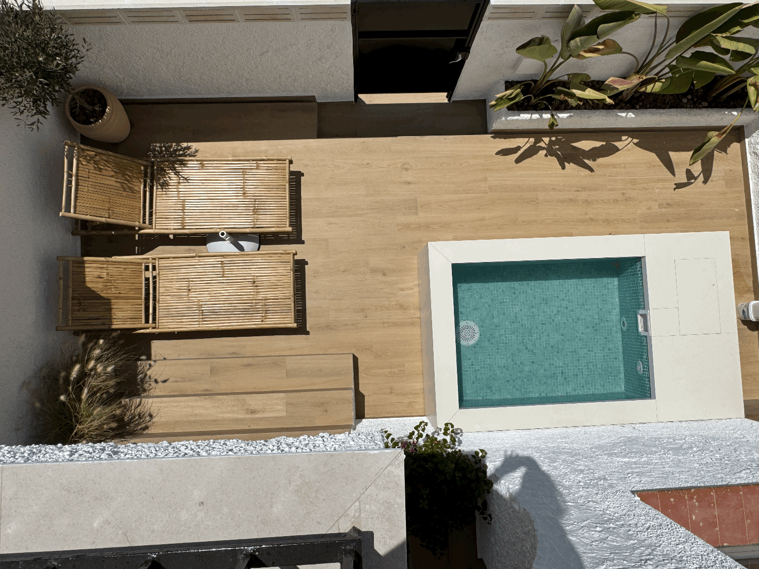 Proprietà ristrutturata con piscina privata in una posizione privilegiata a Nerja, a 500 metri dalla spiaggia di Burriana