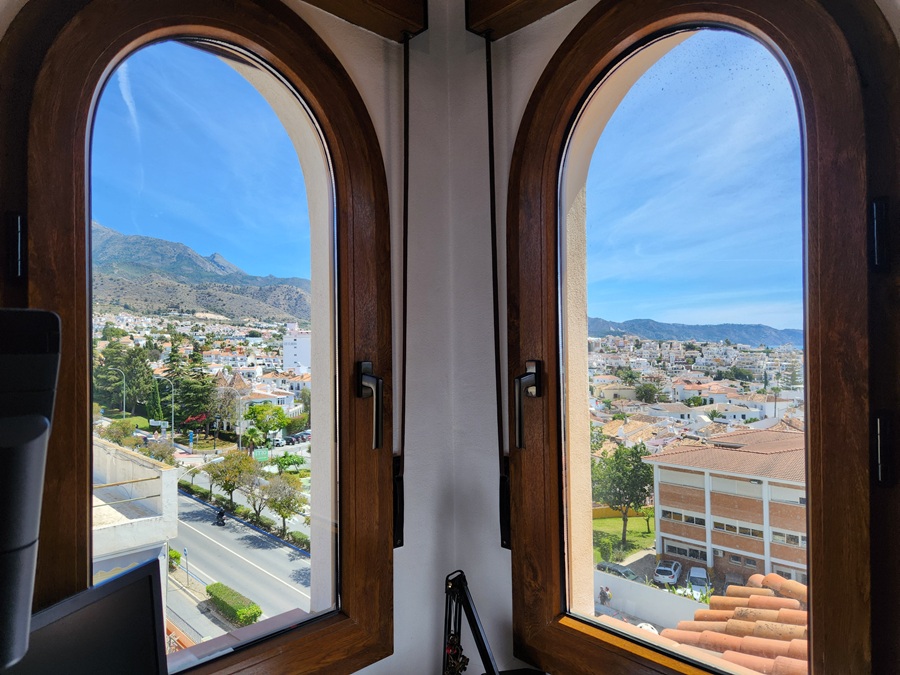 Eksklusiv penthouse i Nerja med 3 soveværelser, store terrasser og spektakulær udsigt
