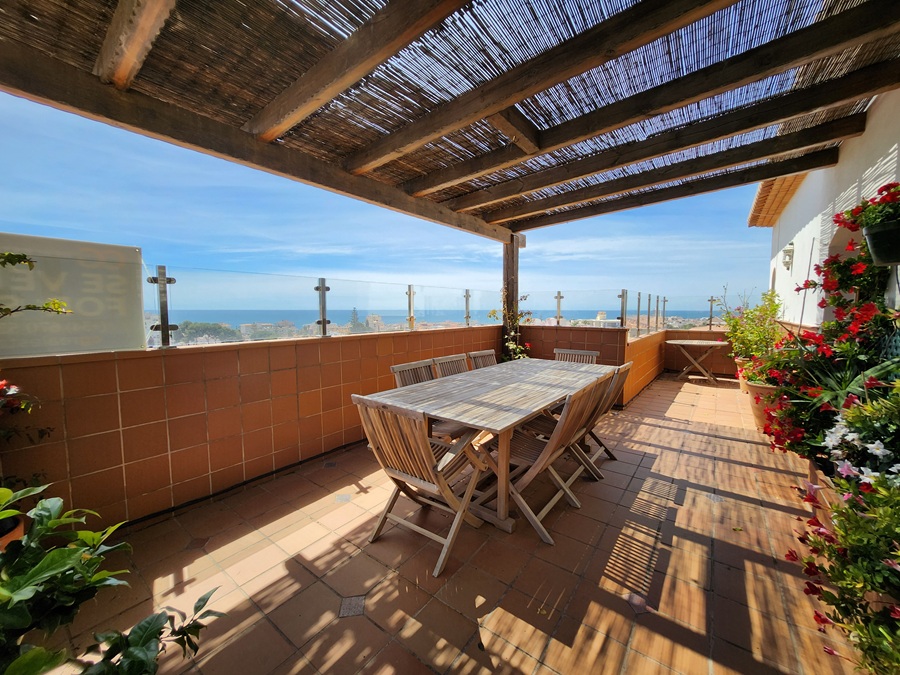 Eksklusiv penthouse i Nerja med 3 soveværelser, store terrasser og spektakulær udsigt