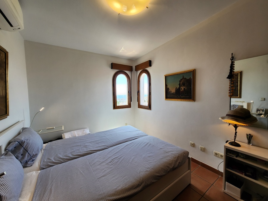 Eksklusiv penthouse i Nerja med 3 soveværelser, store terrasser og spektakulær udsigt