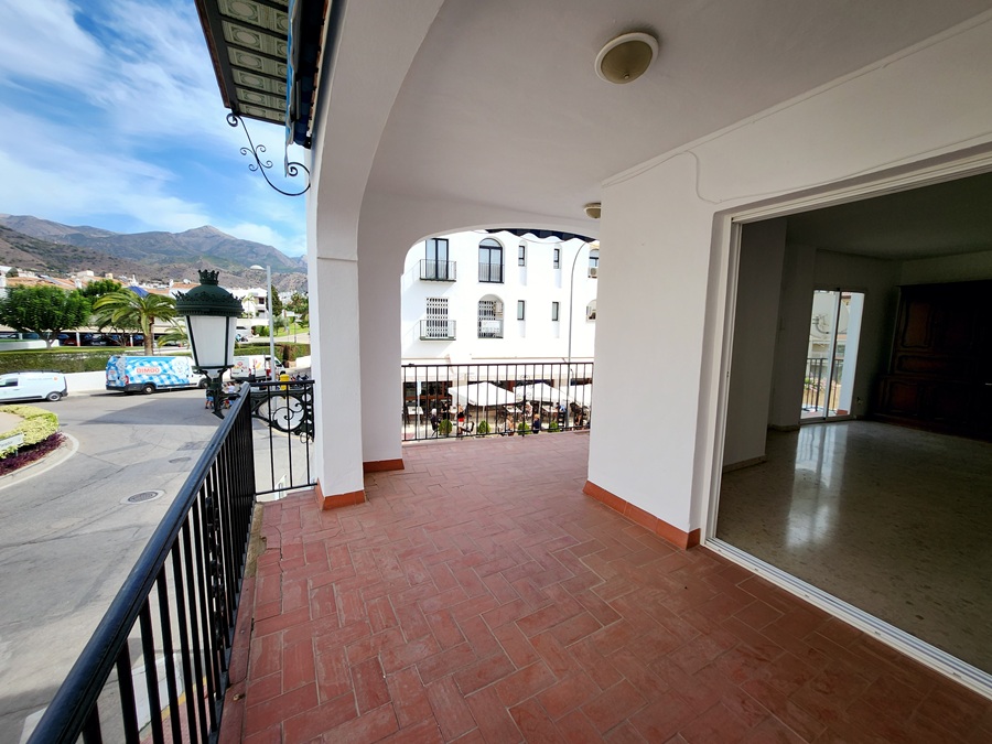 Ruim hoekappartement met een groot terras in het Parador gebied - Nerja