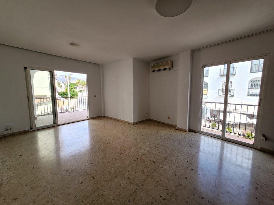 Ruim hoekappartement met een groot terras in het Parador gebied - Nerja