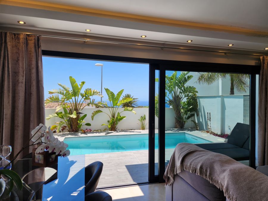 Villa moderna a Nerja con vista sul mare, piscina privata e ampia terrazza