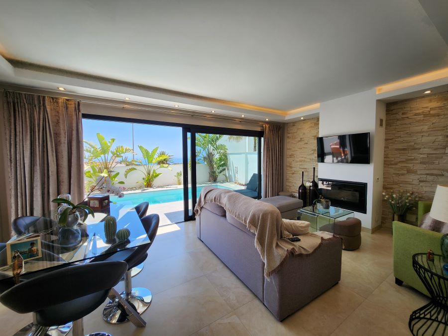 Villa moderna a Nerja con vista sul mare, piscina privata e ampia terrazza